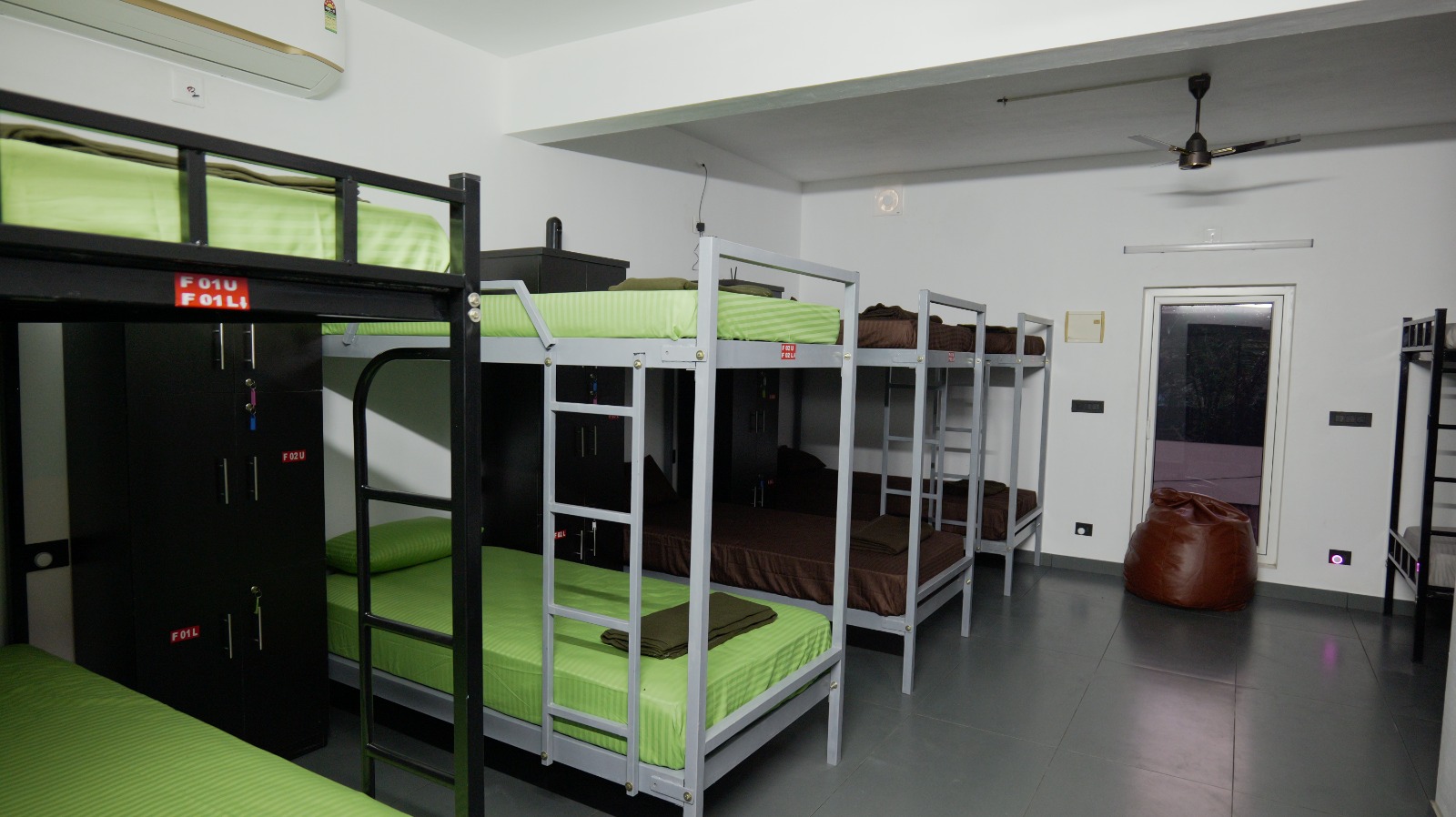 Premium AC mixed dormitory