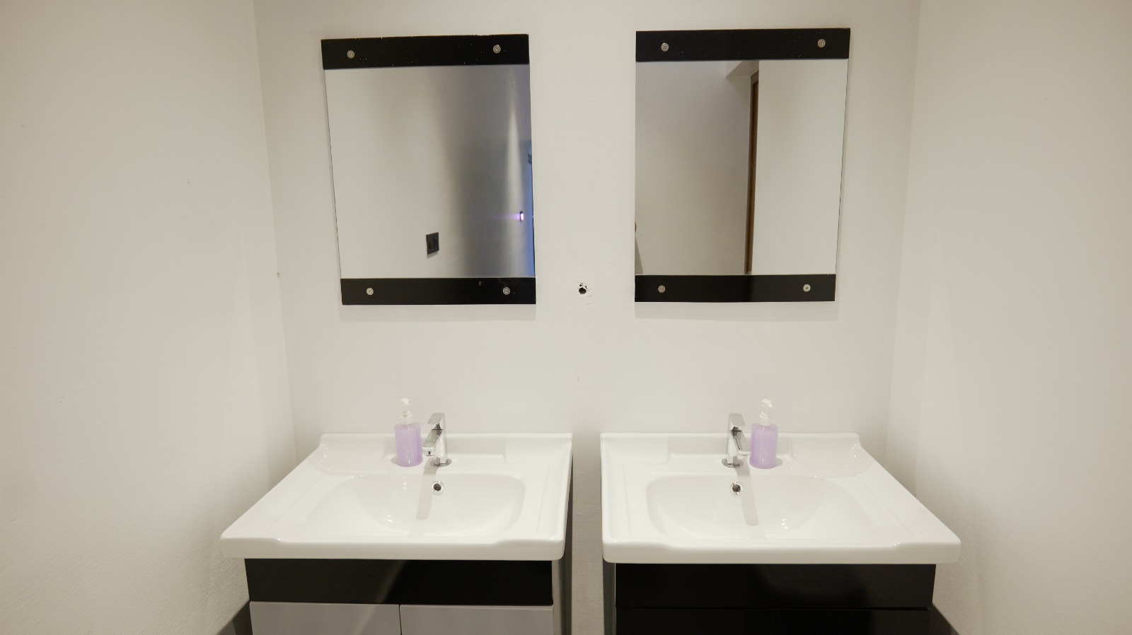 Shared washbasin area
